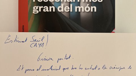 "Benvolgut Saül! Gràcies per tot. Et passo el material que no ha entrat a les cròniques de ràdio. Espero que t'agradi!". Manel Alías. 'Rússia, l'escenari més gran del món'. Octubre de 2021