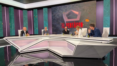 Debut del periodista Saül Gordillo, director de Principal, al programa El Pentàgon de 8tv, de Vicent Sanchis. Sant Just Desvern. 14 de setembre de 2022
