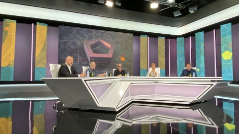 Debut del periodista Saül Gordillo, director de Principal, al programa El Pentàgon de 8tv, de Vicent Sanchis. Sant Just Desvern. 14 de setembre de 2022