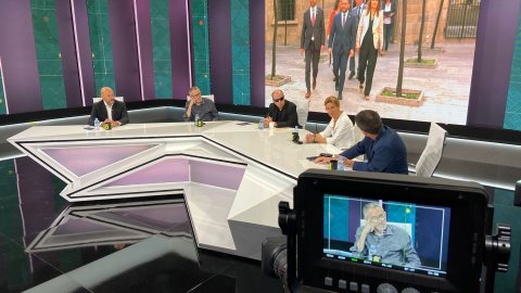 Debut del periodista Saül Gordillo, director de Principal, al programa El Pentàgon de 8tv, de Vicent Sanchis. Sant Just Desvern. 14 de setembre de 2022