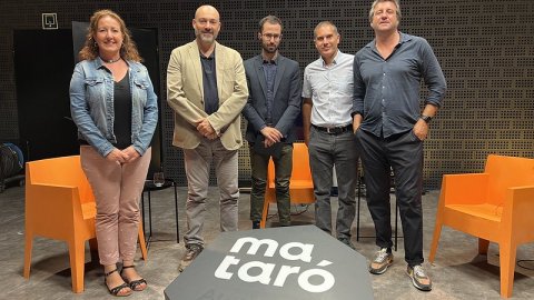 Debat d’actualitat ‘Mataró al dia’ de Televisió Mataró amb Núria de José, Xevi Galceran, Carlos Aguilar i Saül Gordillo, moderat per Francesc Andrés. Saül Gordillo explica el projecte de Principal, nou mitjà digital que neix l’1 d’octubre. Mataró. 28 de setembre de 2022