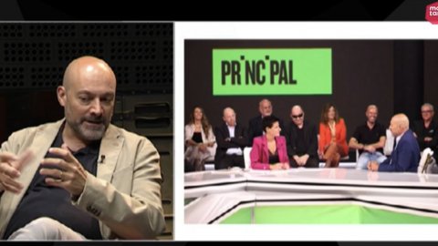 Debat d’actualitat ‘Mataró al dia’ de Televisió Mataró amb Núria de José, Xevi Galceran, Carlos Aguilar i Saül Gordillo, moderat per Francesc Andrés. Saül Gordillo explica el projecte de Principal, nou mitjà digital que neix l’1 d’octubre. Mataró. 28 de setembre de 2022
