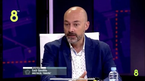 Debat d'actualitat a El Pentàgon de 8tv, amb Vicent Sanchis, Pilar Rahola, Roger Montañola, Pere Rusiñol i Saül Gordillo. El director de Principal, Saül Gordillo, presenta el nou projecte digital. Sant Just Desvern. 29 de setembre de 2022