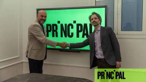 Acord entre el director de Principal, Saül Gordillo, i el delegat d'EuropaPress a Catalunya, Jordi Fernàndez. Barcelona. 14 de setembre de 2022