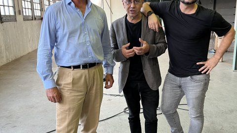 La Fábrica de Gabriel Rufián a 8tv, amb Cayetano Martínez de Irujo i Juan Carlos Monedero. Barcelona. 14 d’octubre de 2022