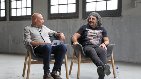 La Fábrica de Gabriel Rufián a 8tv amb l’humorista i monologuista JJ Vaquero. Intervenció del director de Principal, Saül Gordillo. Barcelona. 23 d’octubre de 2022. Foto: Elsa BS E-Vents