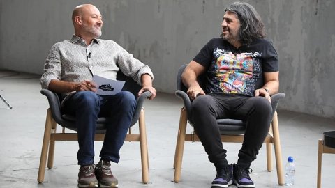La Fábrica de Gabriel Rufián a 8tv amb l’humorista i monologuista JJ Vaquero. Intervenció del director de Principal, Saül Gordillo. Barcelona. 23 d’octubre de 2022. Foto: Elsa BS E-Vents