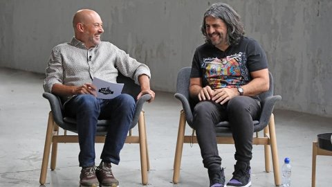 La Fábrica de Gabriel Rufián a 8tv amb l’humorista i monologuista JJ Vaquero. Intervenció del director de Principal, Saül Gordillo. Barcelona. 23 d’octubre de 2022. Foto: Elsa BS E-Vents