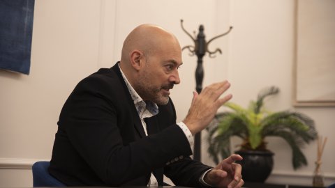 Quim Miró i Joanna Chichelnitzky entrevisten Saül Gordillo per a Comunicació 21 a la redacció de Principal. Barcelona. 19 d’octubre de 2022. Fotos: Joanna Chichelnitzky