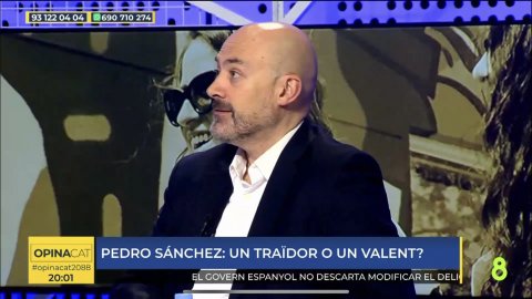 El director de Principal, Saül Gordillo, intervé al programa de 8tv OpinaCat de Carlos Fuentes sobre la derogació del delicte de sedició. Sant Just Desvern. 14 de novembre de 2022