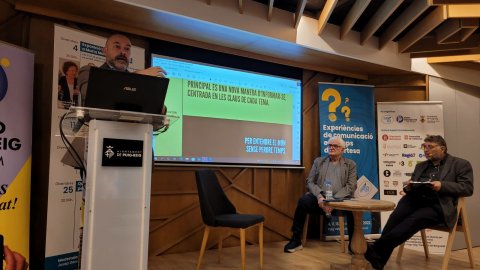 Presentació de Principal en el Fòrum 10 Comunicació de Ràdio Puig-reig, amb Jordi Margarit, Josep Genescà i el director general de Mitjans de Comunicació del Govern, Jordi del Rio. Puig-reig. 25 de novembre de 2022