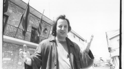 Valentí Agustí, alcalde de Palafolls (PSC), davant de l'Ajuntament. 1993