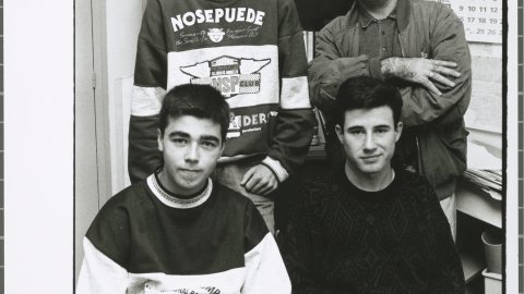 Alumnes de l'Institut Sa Palomera, guanyadors del concurs de recerca sobre l'home. Alumnes José Francisco Fernández, David Rodríguez i Marcos Fernández. Professor Miquel Pujadas. Blanes. Desembre de 1992