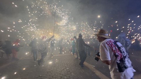 Mataró. Les Santes 2023. Desvetllament bellugós i Escapada a negra nit. Nit Boja. Matinada del 25 al 26 de juliol de 2023