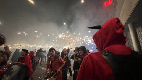 Mataró. Les Santes 2023. Desvetllament bellugós i Escapada a negra nit. Nit Boja. Matinada del 25 al 26 de juliol de 2023