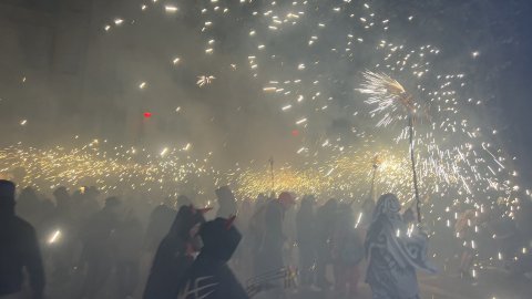 Mataró. Les Santes 2023. Desvetllament bellugós i Escapada a negra nit. Nit Boja. Matinada del 25 al 26 de juliol de 2023