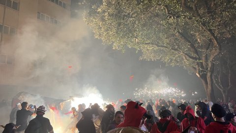 Mataró. Les Santes 2023. Desvetllament bellugós i Escapada a negra nit. Nit Boja. Matinada del 25 al 26 de juliol de 2023