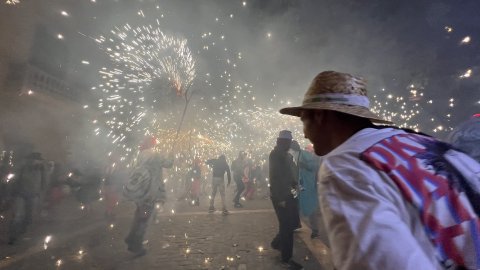 Mataró. Les Santes 2023. Desvetllament bellugós i Escapada a negra nit. Nit Boja. Matinada del 25 al 26 de juliol de 2023