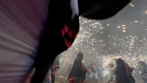 Mataró. Les Santes 2023. Desvetllament bellugós i Escapada a negra nit. Nit Boja. Matinada del 25 al 26 de juliol de 2023