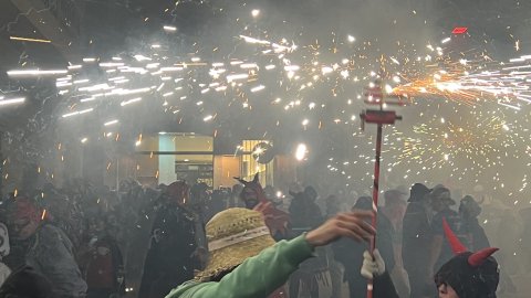 Mataró. Les Santes 2023. Desvetllament bellugós i Escapada a negra nit. Nit Boja. Matinada del 25 al 26 de juliol de 2023