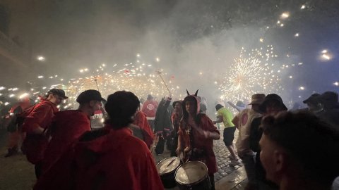 Mataró. Les Santes 2023. Desvetllament bellugós i Escapada a negra nit. Nit Boja. Matinada del 25 al 26 de juliol de 2023