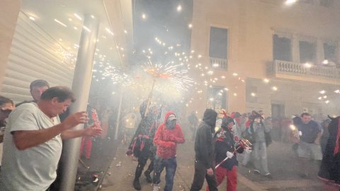 Mataró. Les Santes 2023. Desvetllament bellugós i Escapada a negra nit. Nit Boja. Matinada del 25 al 26 de juliol de 2023
