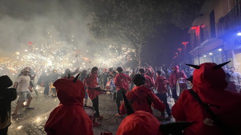 Mataró. Les Santes 2023. Desvetllament bellugós i Escapada a negra nit. Nit Boja. Matinada del 25 al 26 de juliol de 2023