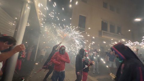 Mataró. Les Santes 2023. Desvetllament bellugós i Escapada a negra nit. Nit Boja. Matinada del 25 al 26 de juliol de 2023
