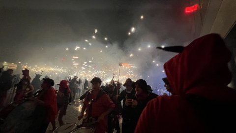 Mataró. Les Santes 2023. Desvetllament bellugós i Escapada a negra nit. Nit Boja. Matinada del 25 al 26 de juliol de 2023