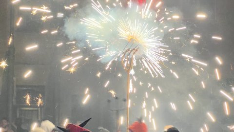 Mataró. Les Santes 2023. Desvetllament bellugós i Escapada a negra nit. Nit Boja. Matinada del 25 al 26 de juliol de 2023