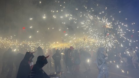 Mataró. Les Santes 2023. Desvetllament bellugós i Escapada a negra nit. Nit Boja. Matinada del 25 al 26 de juliol de 2023