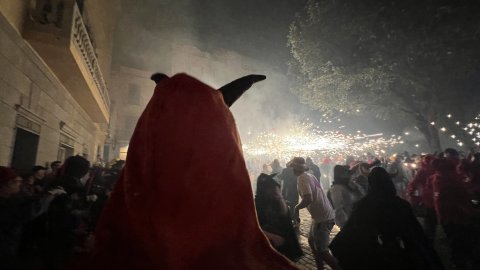 Mataró. Les Santes 2023. Desvetllament bellugós i Escapada a negra nit. Nit Boja. Matinada del 25 al 26 de juliol de 2023