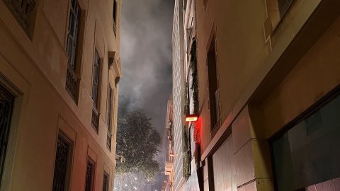 Les Santes 2023. Desvetllament bellugós i Escapada a negra nit. Nit Boja. Mataró. Matinada del 25 al 26 de juliol de 2023