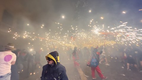 Les Santes 2023. Desvetllament bellugós i Escapada a negra nit. Nit Boja. Mataró. Matinada del 25 al 26 de juliol de 2023