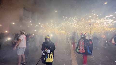 Les Santes 2023. Desvetllament bellugós i Escapada a negra nit. Nit Boja. Mataró. Matinada del 25 al 26 de juliol de 2023