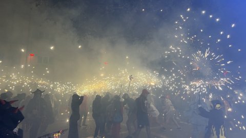 Les Santes 2023. Desvetllament bellugós i Escapada a negra nit. Nit Boja. Mataró. Matinada del 25 al 26 de juliol de 2023