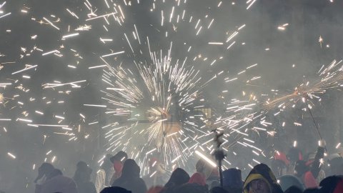 Les Santes 2023. Desvetllament bellugós i Escapada a negra nit. Nit Boja. Mataró. Matinada del 25 al 26 de juliol de 2023