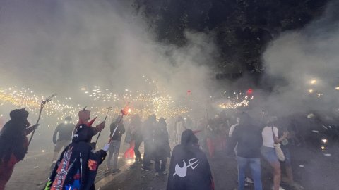 Les Santes 2023. Desvetllament bellugós i Escapada a negra nit. Nit Boja. Mataró. Matinada del 25 al 26 de juliol de 2023