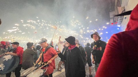 Les Santes 2023. Desvetllament bellugós i Escapada a negra nit. Nit Boja. Mataró. Matinada del 25 al 26 de juliol de 2023