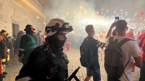 Les Santes 2023. Desvetllament bellugós i Escapada a negra nit. Nit Boja. Mataró. Matinada del 25 al 26 de juliol de 2023
