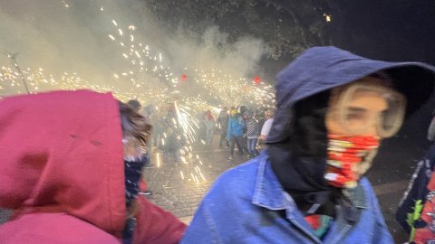 Les Santes 2023. Desvetllament bellugós i Escapada a negra nit. Nit Boja. Mataró. Matinada del 25 al 26 de juliol de 2023