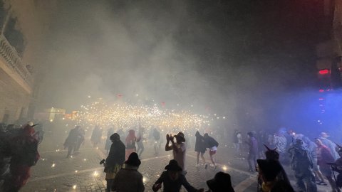 Les Santes 2023. Desvetllament bellugós i Escapada a negra nit. Nit Boja. Mataró. Matinada del 25 al 26 de juliol de 2023
