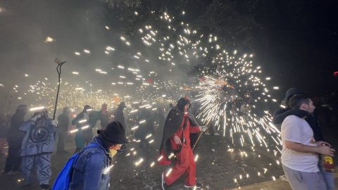 Les Santes 2023. Desvetllament bellugós i Escapada a negra nit. Nit Boja. Mataró. Matinada del 25 al 26 de juliol de 2023