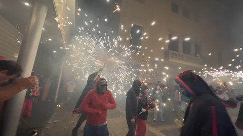 Les Santes 2023. Desvetllament bellugós i Escapada a negra nit. Nit Boja. Mataró. Matinada del 25 al 26 de juliol de 2023