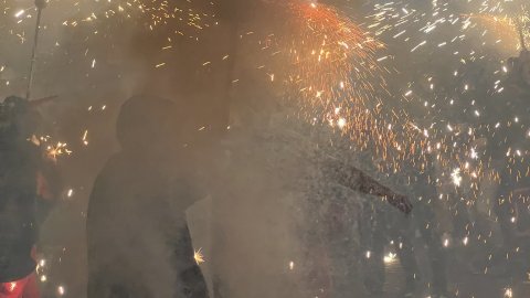 Les Santes 2023. Desvetllament bellugós i Escapada a negra nit. Nit Boja. Mataró. Matinada del 25 al 26 de juliol de 2023