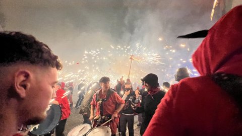 Les Santes 2023. Desvetllament bellugós i Escapada a negra nit. Nit Boja. Mataró. Matinada del 25 al 26 de juliol de 2023