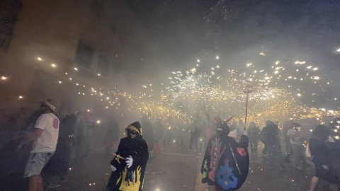 Les Santes 2023. Desvetllament bellugós i Escapada a negra nit. Nit Boja. Mataró. Matinada del 25 al 26 de juliol de 2023