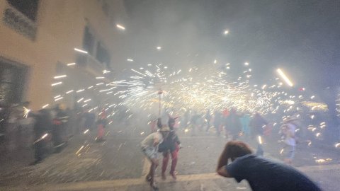 Les Santes 2023. Desvetllament bellugós i Escapada a negra nit. Nit Boja. Mataró. Matinada del 25 al 26 de juliol de 2023