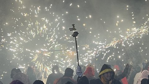Les Santes 2023. Desvetllament bellugós i Escapada a negra nit. Nit Boja. Mataró. Matinada del 25 al 26 de juliol de 2023