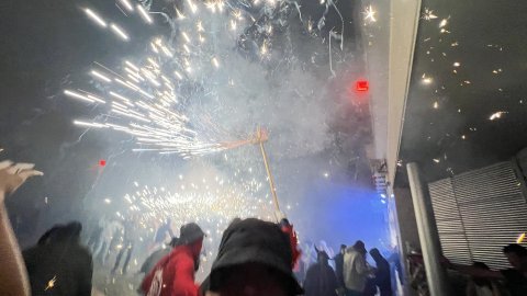 Les Santes 2023. Desvetllament bellugós i Escapada a negra nit. Nit Boja. Mataró. Matinada del 25 al 26 de juliol de 2023